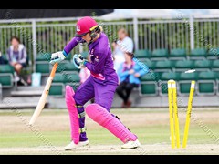 180809_025-Rachael Haynes - Ltn- bowled