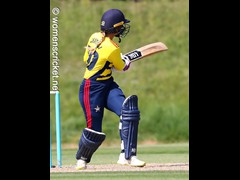 220430_177-Kira Chathli-Str