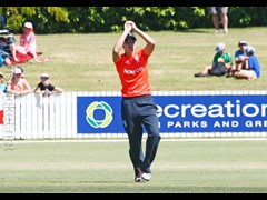150219_329-Sciver catches Tahuhu-Eng
