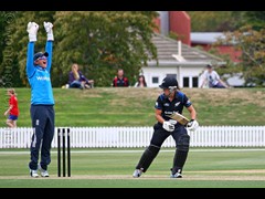 150226_0254-Sarah Taylor appeals as Broadmore is out lbw