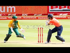 160219_118-Charlotte Edwards-Eng-bowledld