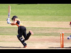 160814_148-Sara McGlashan-Vip-bowled but no ball - to many fielders outside ring