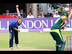 150723_313-Anya Shrubsole-Eng