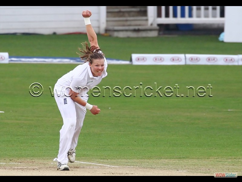 150813_013-Anya Shrubsole-Eng