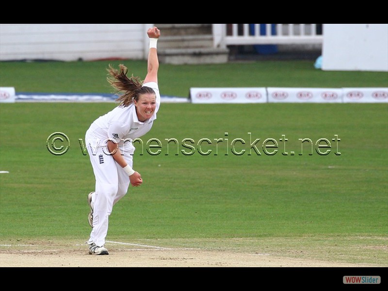 150813_018-Anya Shrubsole-Eng