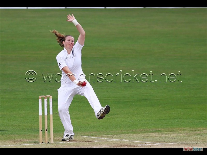 150813_040-Anya Shrubsole-Eng