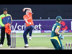 150828_034-Anya Shrubsole-Eng