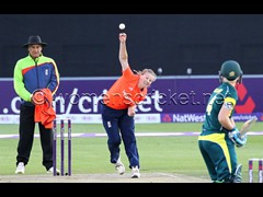 150828_037-Anya Shrubsole-Eng