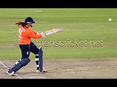 150828_525-Anya Shrubsole-Eng