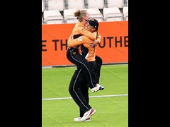 170820_059-Danni Wyatt+Suzie Bates-Vip