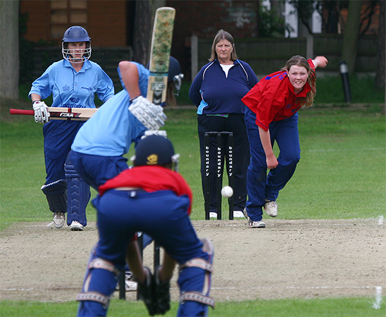 [Anya Shrubsole]